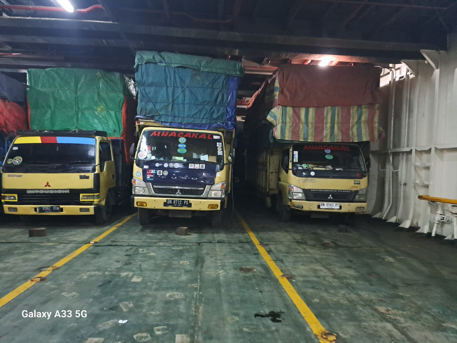 Proses Bongkar Muat Barang